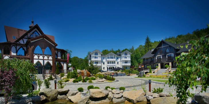 Přepychový resort ve Sklářské Porubě: apartmány pro páry i rodiny, polopenze a wellness, 2 děti do 5,9 let zdarma