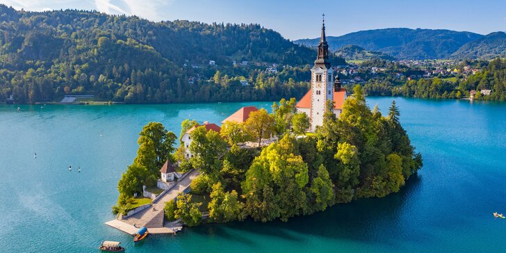 Dovolená u slovinského jezera Bled: pobyt se snídaní i wellness se saunovou zónou a vířivkami