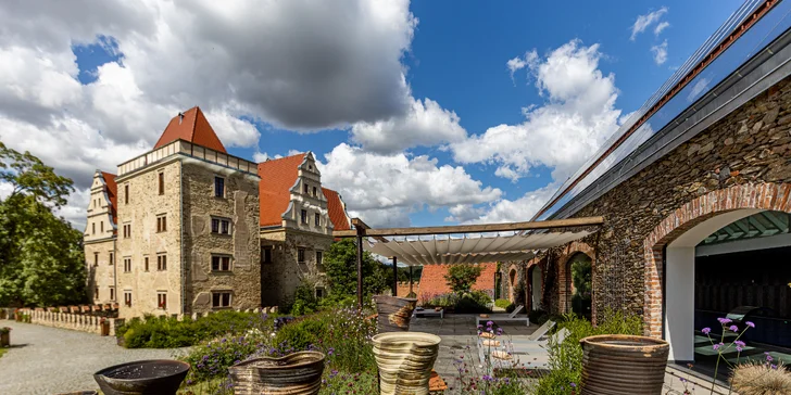 Luxusní zámek s neomezeným vstupem do Spa by L'Occitane a snídaní či polopenzí