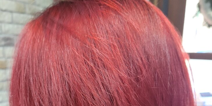 Hýčkání pro vaše vlasy: kadeřnická péče se střihem, keratinovým zábalem i barvou pro dámy