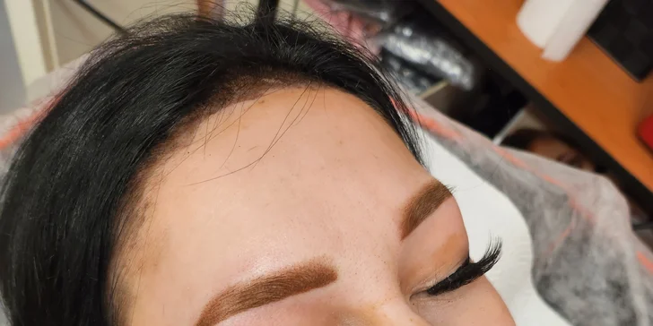 Permanentní make-up obočí pudrovou metodou Shading Brow a PMU rtů technikou aquarelle