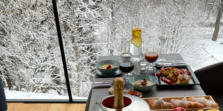 Snídaňový brunch na Čeladné pro 2 osoby: prosecco, vajíčka, müsli, croissanty, káva a krásný výhled