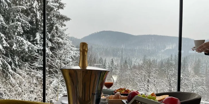 Snídaňový brunch na Čeladné pro 2 osoby: prosecco, vajíčka, müsli, croissanty, káva a krásný výhled