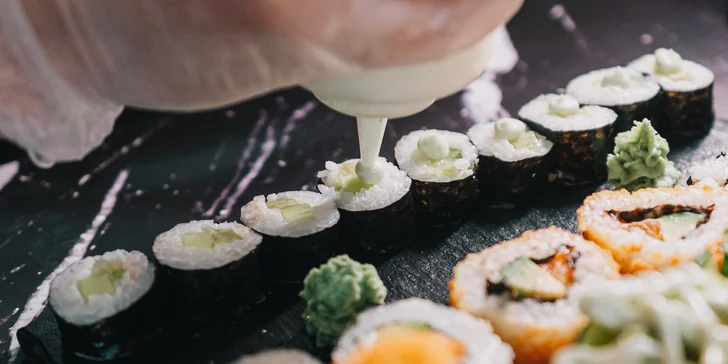 Sushi set 36 kousků s sebou: na výběr veganská, vegetariánská i lososová verze