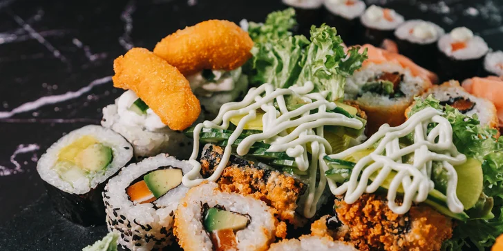 Sushi set 36 kousků s sebou: na výběr veganská, vegetariánská i lososová verze