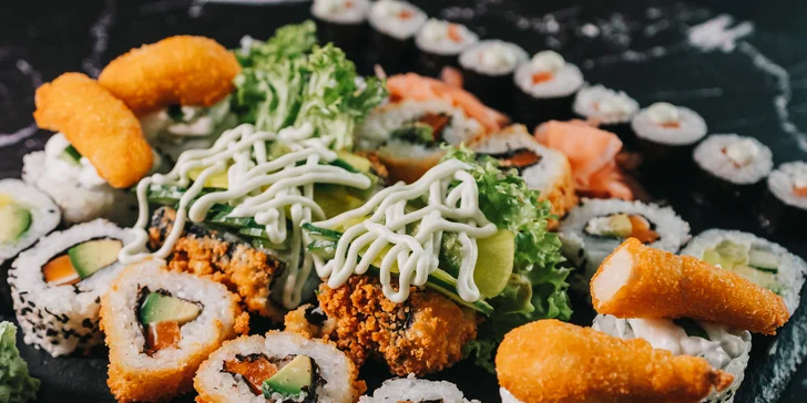 Sushi set 36 kousků s sebou: na výběr veganská, vegetariánská i lososová verze