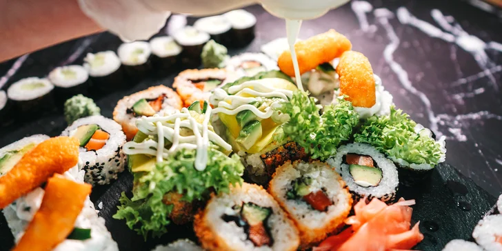 Sushi set 36 kousků s sebou: na výběr veganská, vegetariánská i lososová verze