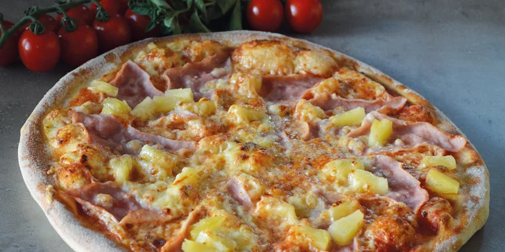 Pizza pro 1 nebo 2 osoby: průměr 32 cm, výběr z 22 druhů, i k odnosu s sebou