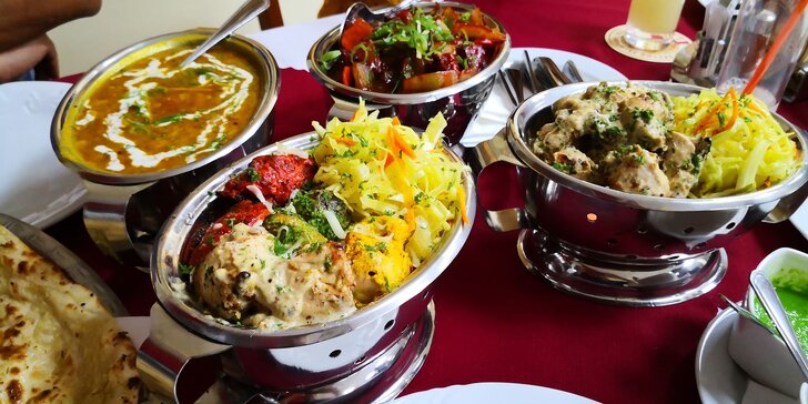 Indické tříchodové menu pro dva: vegetariánské speciality nebo menu s kuřecím masem