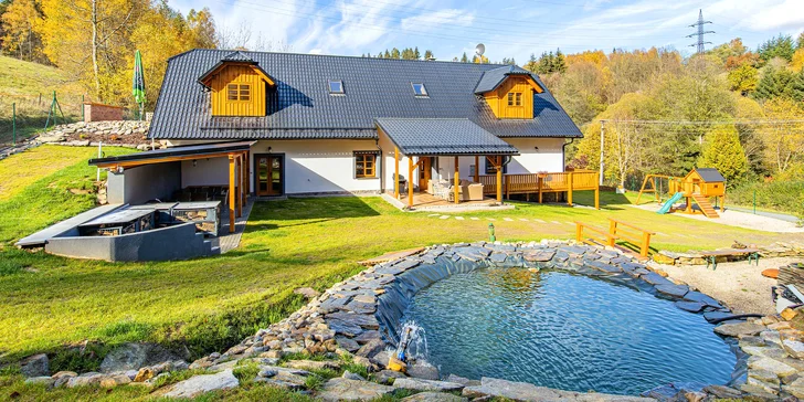 Nádherná chata v Jeseníkách až pro 20 osob: vybavená kuchyně, terasa s grilem, biotop a wellness