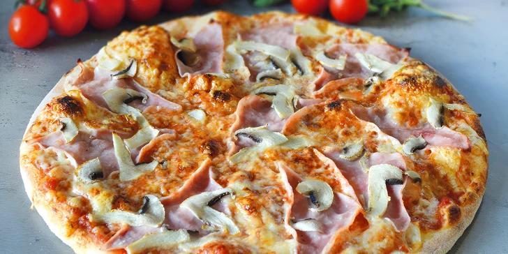 Pizza pro 1 nebo 2 osoby: průměr 32 cm, výběr z 22 druhů, i k odnosu s sebou