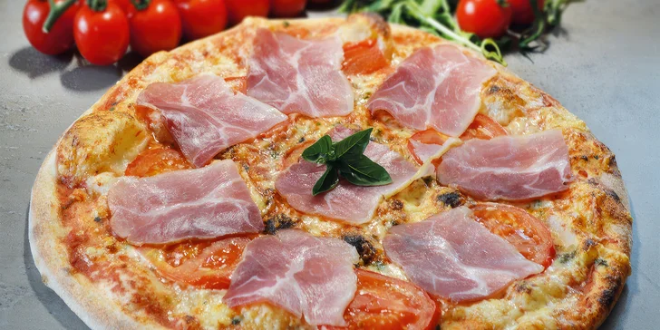 Pizza pro 1 nebo 2 osoby: průměr 32 cm, výběr z 22 druhů, i k odnosu s sebou