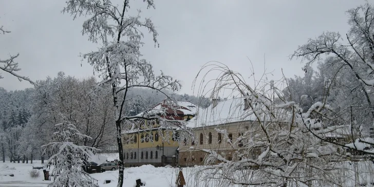 Lyžování i wellness v malebném Loveckém zámečku