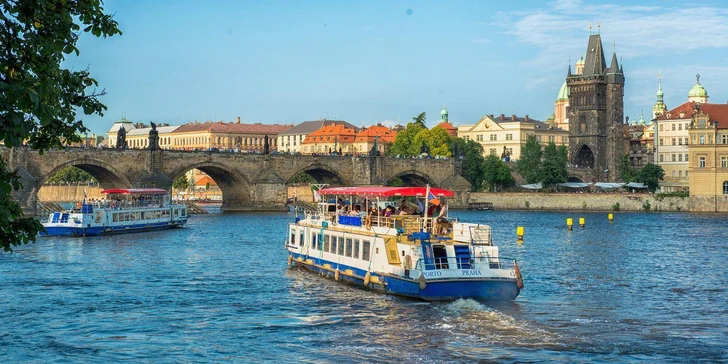 2hodinová plavba s rautem a nápojem pro dva i originální balení poukazu