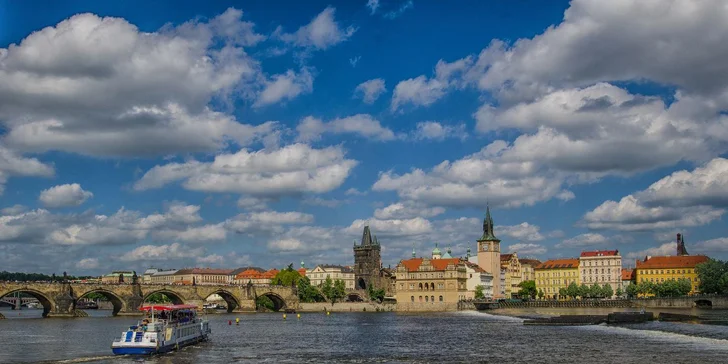 2hodinová plavba s rautem a nápojem pro dva i originální balení poukazu