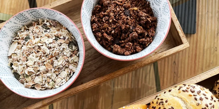 Snídaňový brunch na Čeladné pro 2 osoby: prosecco, vajíčka, müsli, croissanty, káva a krásný výhled