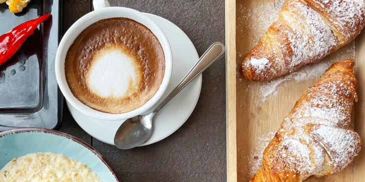 Snídaňový brunch na Čeladné pro 2 osoby: prosecco, vajíčka, müsli, croissanty, káva a krásný výhled