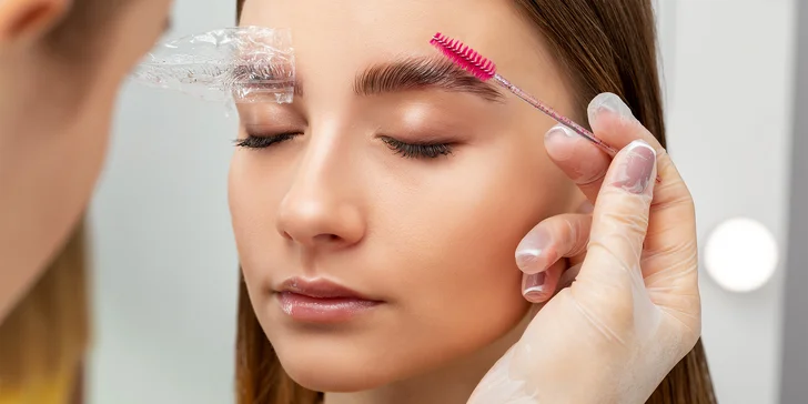 Pro krásné oči: laminace obočí, lash lifting s barvením a výživou řas