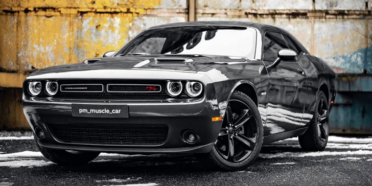 Nabušený Dodge Challenger s výkonem 375 koní: spolujízda, řízení i zapůjčení