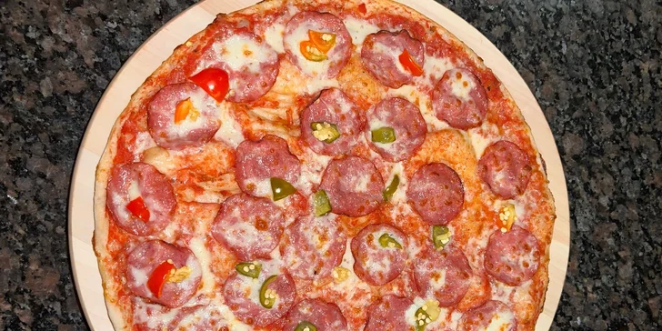 Nonstop pizza s rozvozem po Praze: 32 nebo 45 cm, 8 druhů, možnost nápoje, krabice v ceně