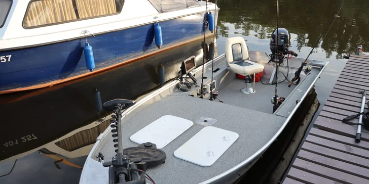 Pronájem rybářské lodi Marine na jeden nebo dva dny u Poděbrad