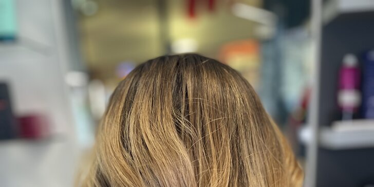 Kadeřnický balíček s barvením a ošetřením Olaplex pro polodlouhé i dlouhé vlasy