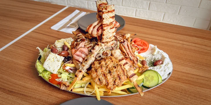 Řecká taverna v Ostravě: gyros s hranolky nebo masový talíř až pro 4 osoby