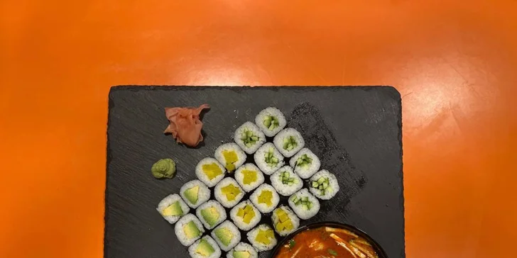 Vršovické Japonsko: set až 24 kusů sushi s avokádem, tuňákem i máslovou rybou i s polévkou