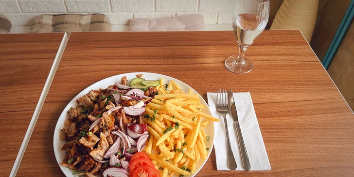 Řecká taverna v Ostravě: gyros s hranolky nebo masový talíř až pro 4 osoby