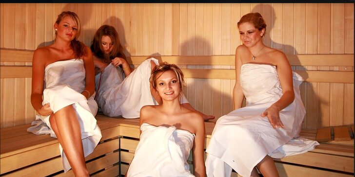Privátní sauna a vstup do bazénu či na letní koupaliště pro 2–4 osoby