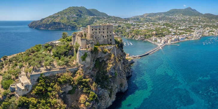 Ischia a Apulie koupáním a s výlety do Herculanem, na ostrov Procida a na Capri