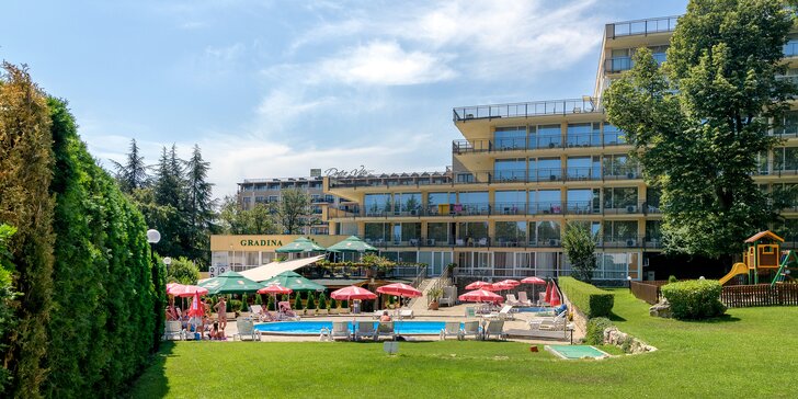 Rodinná dovolená v Bulharsku: hotel jen 500 m od moře, animační program i venkovní bazén