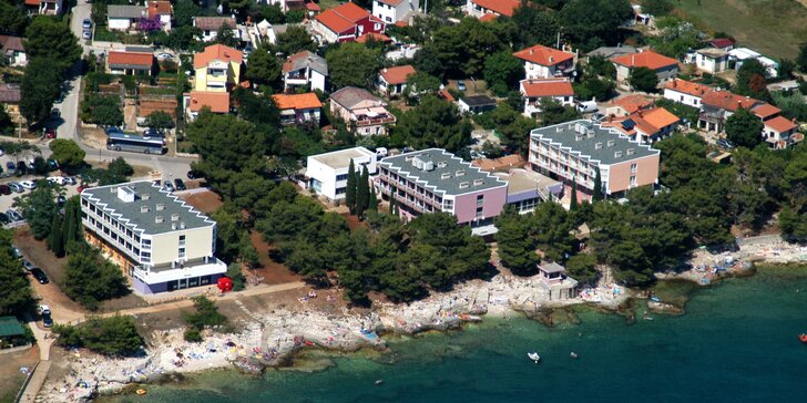 Rodinná dovolená na Istrii: apartmány u pláže, balkon s výhledem