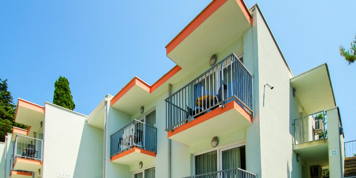 Rodinná dovolená na Istrii: apartmány u pláže, balkon s výhledem