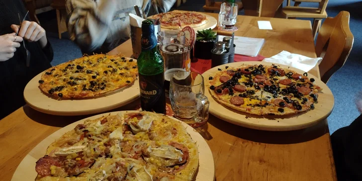 Pochutnejte si na kulatém štěstí: 1, 2 nebo 4 pizzy různých druhů, ⌀ 32 cm