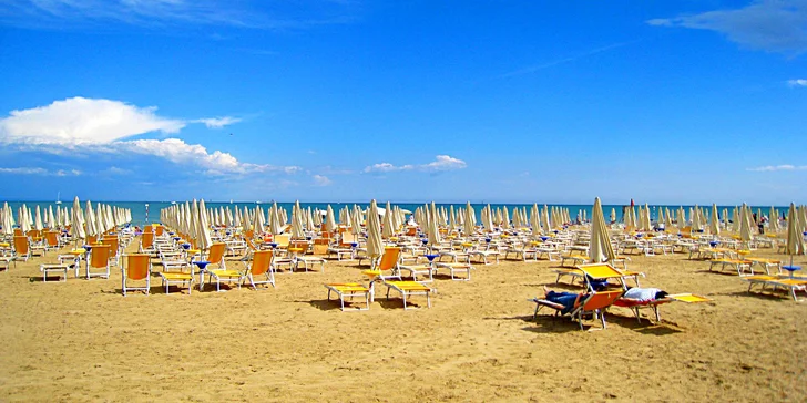 Užijte si den u moře: italské Lignano na otočku, doprava autobusem tam i zpět