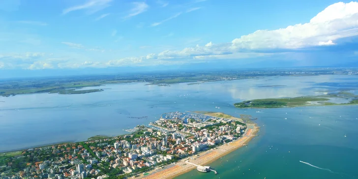 Užijte si den u moře: italské Lignano na otočku, doprava autobusem tam i zpět