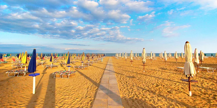 Užijte si den u moře: italské Lignano na otočku, doprava autobusem tam i zpět