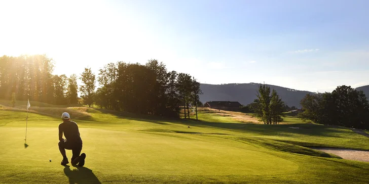 Zažijte poprvé golf a to v resortu na Ostravici, vhodné jako první setkání s touto hrou: pro 2 nebo 4 osoby