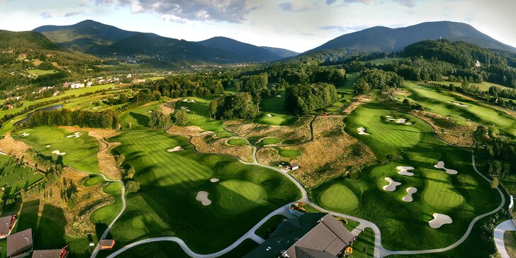 Zažijte poprvé golf a to v resortu na Ostravici, vhodné jako první setkání s touto hrou: pro 2 nebo 4 osoby