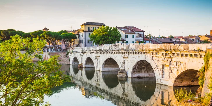 Pobyt v Rimini: 3* hotel hned u pláže, snídaně v ceně a neomezený vstup do bazénu