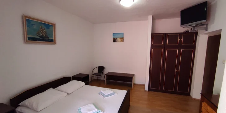 Letní pobyt na 7 nocí plný koupaček v moři: apartmány 9 min chůzí od pláže, 30 min autem od Splitu