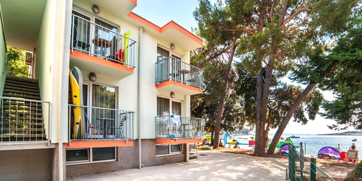 Rodinná dovolená na Istrii: apartmány u pláže, balkon s výhledem