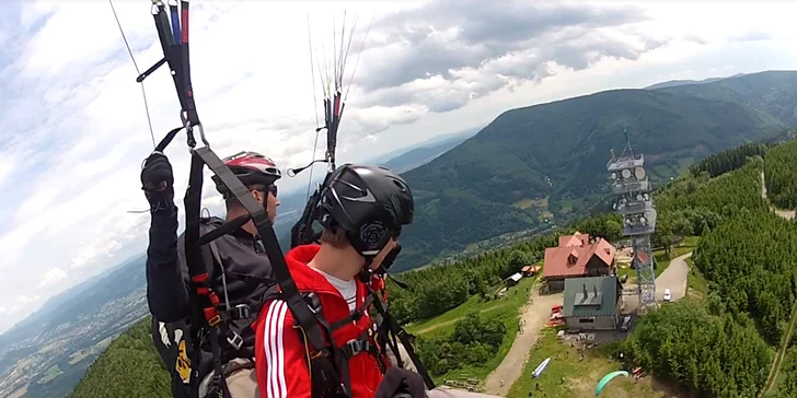 Vyleťte až do oblak: paraglidingový tandemový let na míru