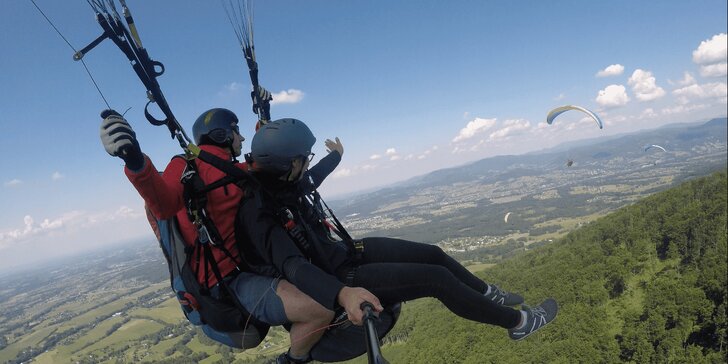 Vyleťte až do oblak: paraglidingový tandemový let na míru s videozáznamem letu