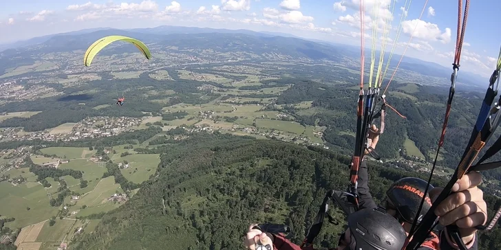 Vyleťte až do oblak: paraglidingový tandemový let na míru