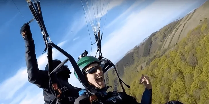 Vyleťte až do oblak: paraglidingový tandemový let na míru