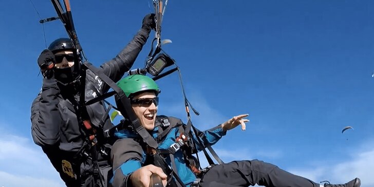Vyleťte až do oblak: paraglidingový tandemový let na míru