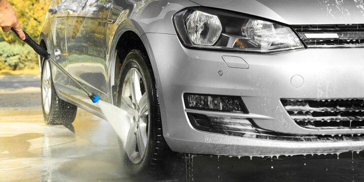 Čištění exteriéru a interiéru auta v Boskovicích: ruční mytí šamponem, aplikace ochranné vrstvy, vysátí i tepování