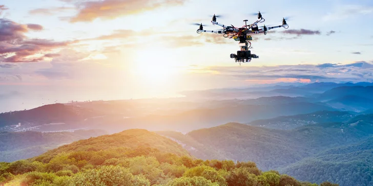 Dechberoucí záběry: fotografie nebo video z dronu v Praze a okolí